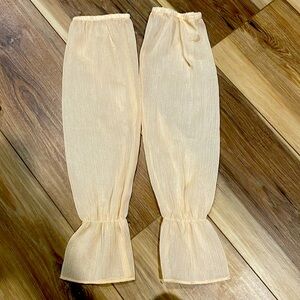 Ivory fingerless gloves/sleeve